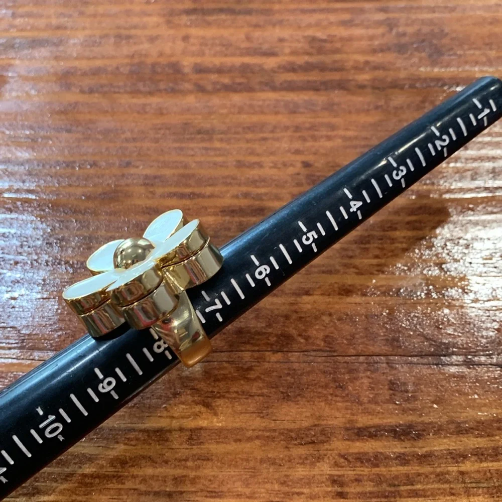 Limited-Edition 2007 Marc Jacobs “Daisy” Statement Perfume Ring - Picture 7 of 17